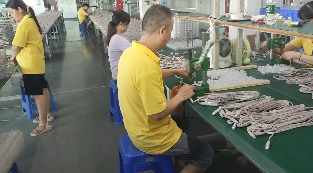 Shenzhen Xinhe Lighting Optoelectronics Co., Ltd. manufacturer production line