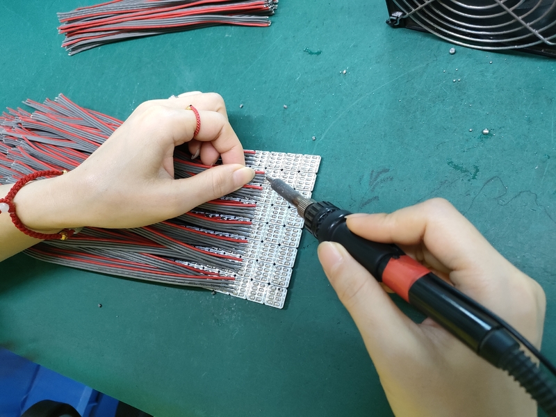 Shenzhen Xinhe Lighting Optoelectronics Co., Ltd. manufacturer production line