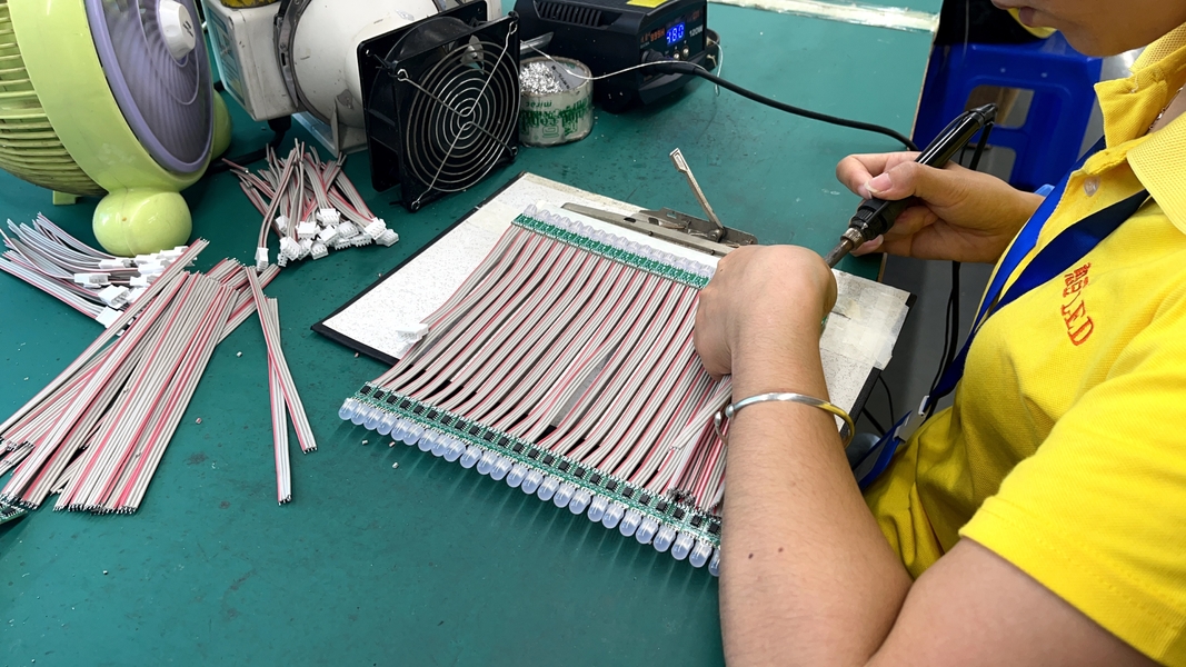 Shenzhen Xinhe Lighting Optoelectronics Co., Ltd. manufacturer production line