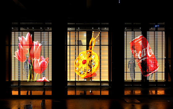 SMD2020 LED Grille Screen IP67 LED Mesh Video Wall 5V Voltage OEM