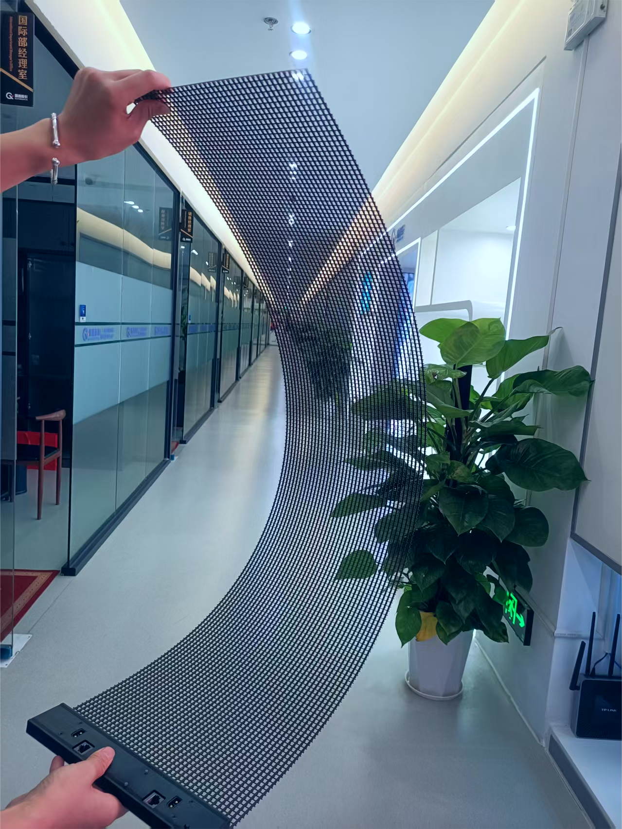 P2.5 Holographic LED Screen Programmable WiFi Control for Store Window ...